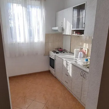 Kamin Apartment